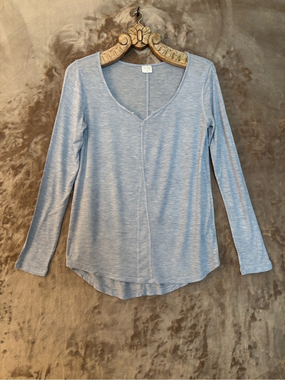 Tresics Tee Women’s Heather Sky V-Neck Long Sleeve Top Size M